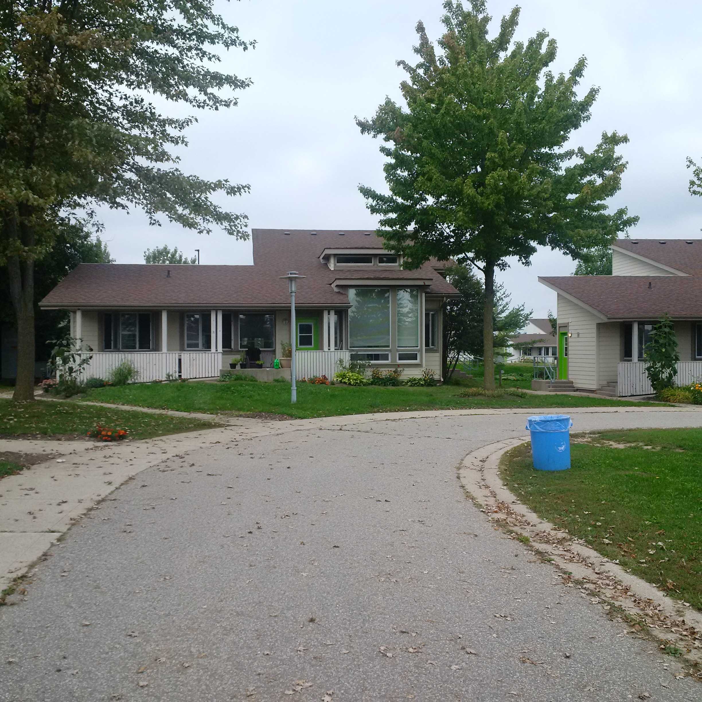 Photo des résidences communautaires à l’Établissement Grand Valley.