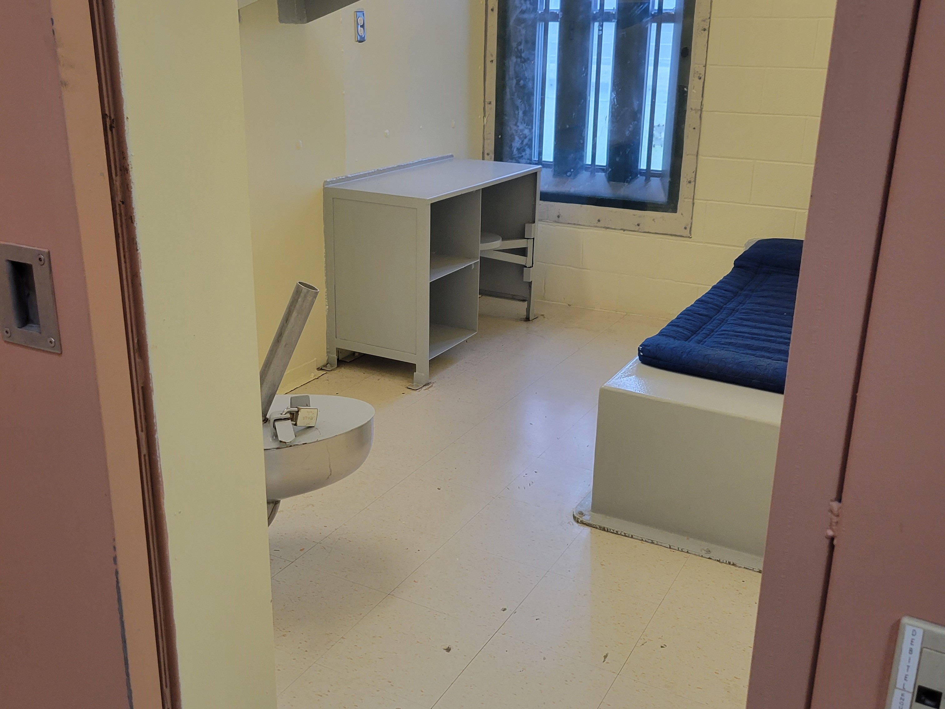 Photos of dry cells at four institutions: Donnacona, Bowden, Warkworth, and La Macaza.