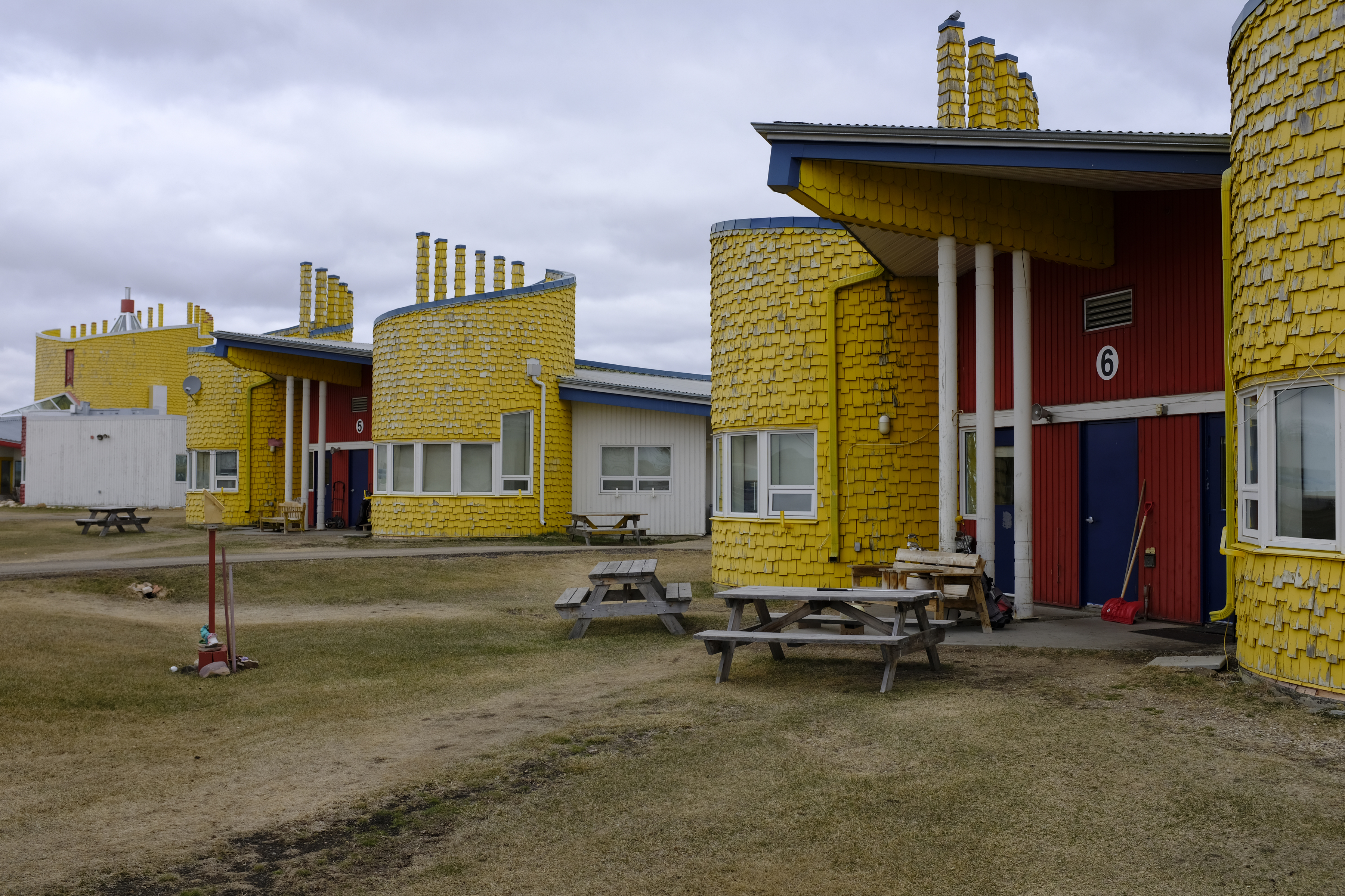 Photo of the program and ceremony space at Pê Sâkâstêw Centre.