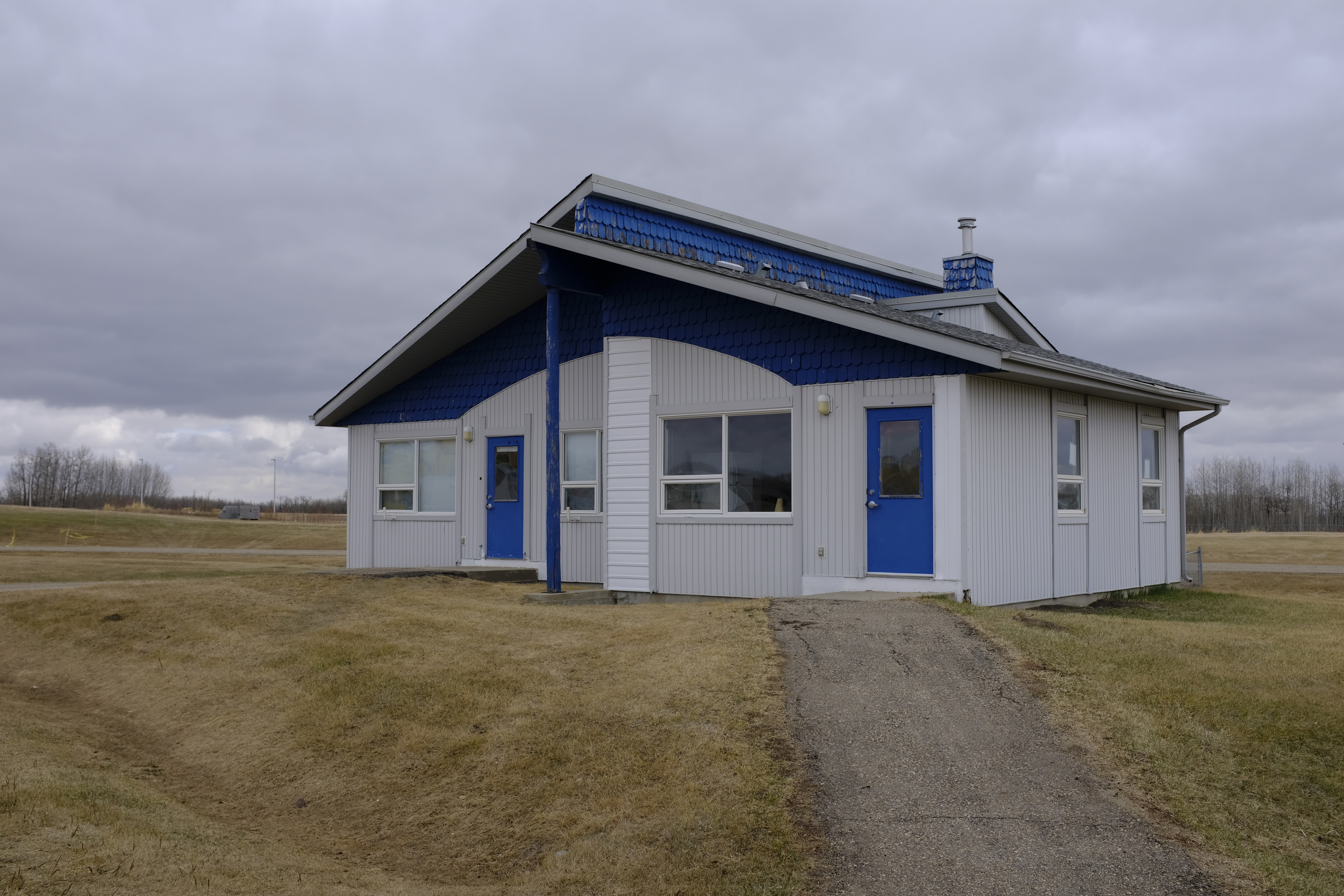 Photo of the Elder House at Pê Sâkâstêw Centre.