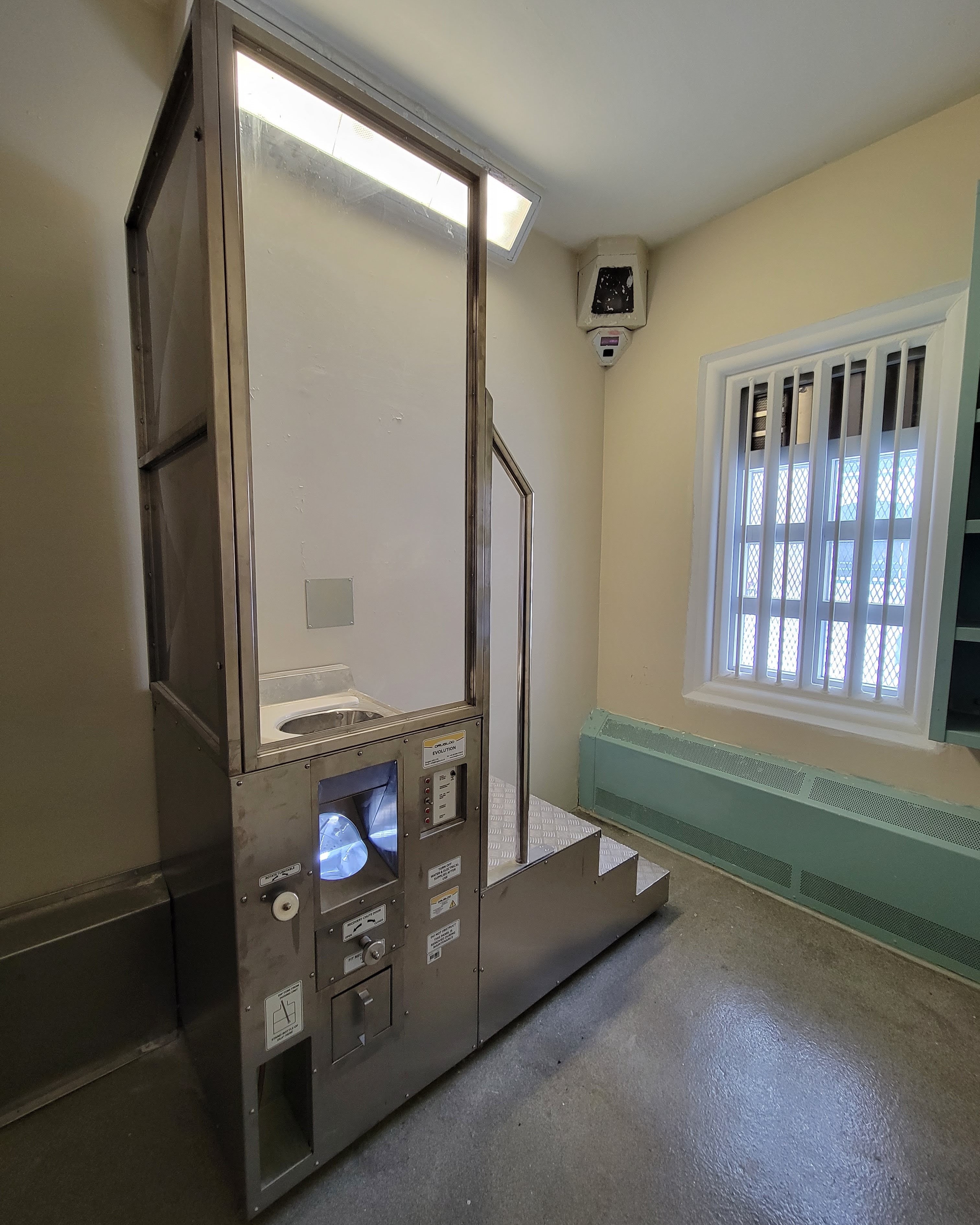 Photos of dry cell toilets at four institutions: Donnacona, Edmonton, Grande Cache, and Stony Mountain.